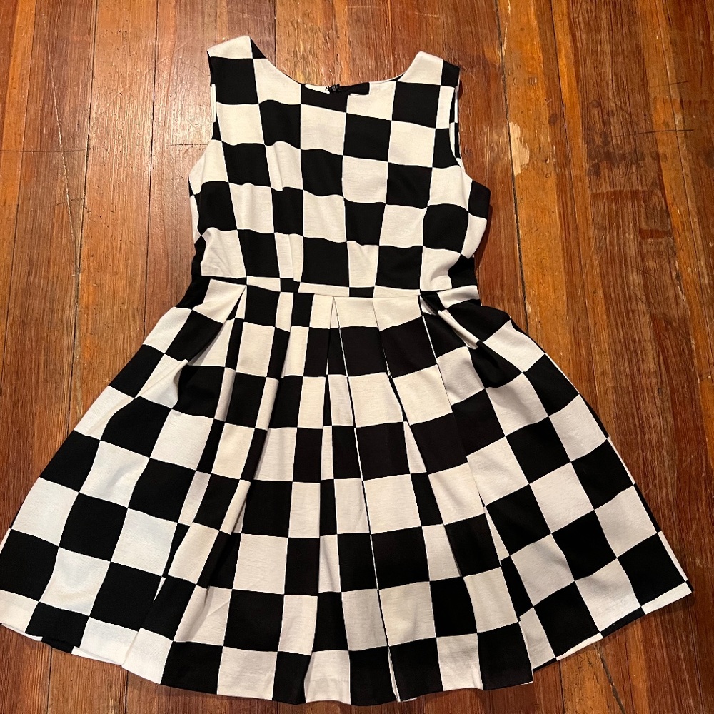 NWOT Esley Sleeveless Pleated Black & White Checkerboard Mini Dress-Large (M/L)